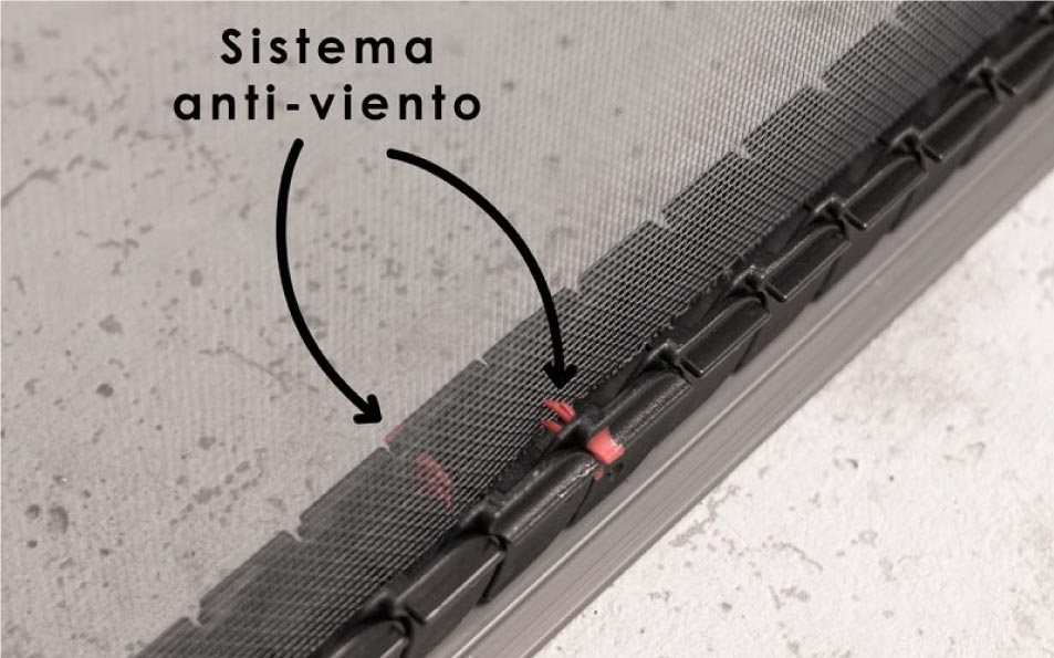 Redes mosquiteiras enroláveis para portas Flexa