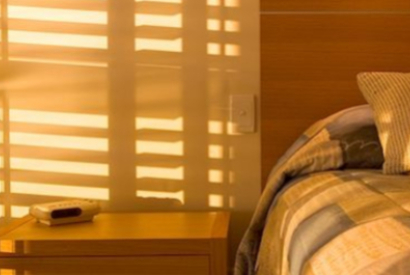 Entra luz por el lateral de la persiana, ¿qué hacer?